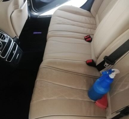 العناية بفرش مرسيدس الجلدي بعد التنظيف